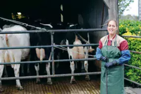 Pour Nadia, les gants de traite font partie intégrante de sa stratégie d’hygiène et d’amélioration de la qualité du lait.