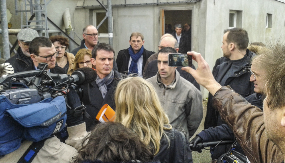 Photo of Porc : Valls met les doigts dans la crise