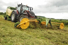 demonstration-machines-agricole-krone-veltra