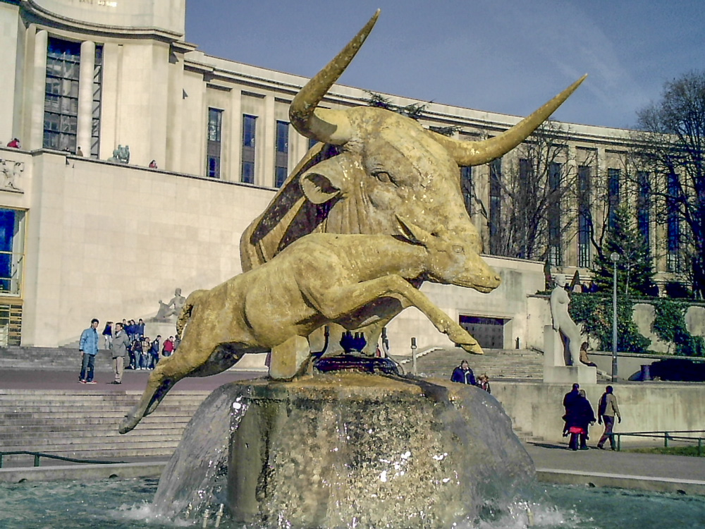 bovin-trocadero-art-animalier - Illustration Bucrane : un art animalier multimillénaire