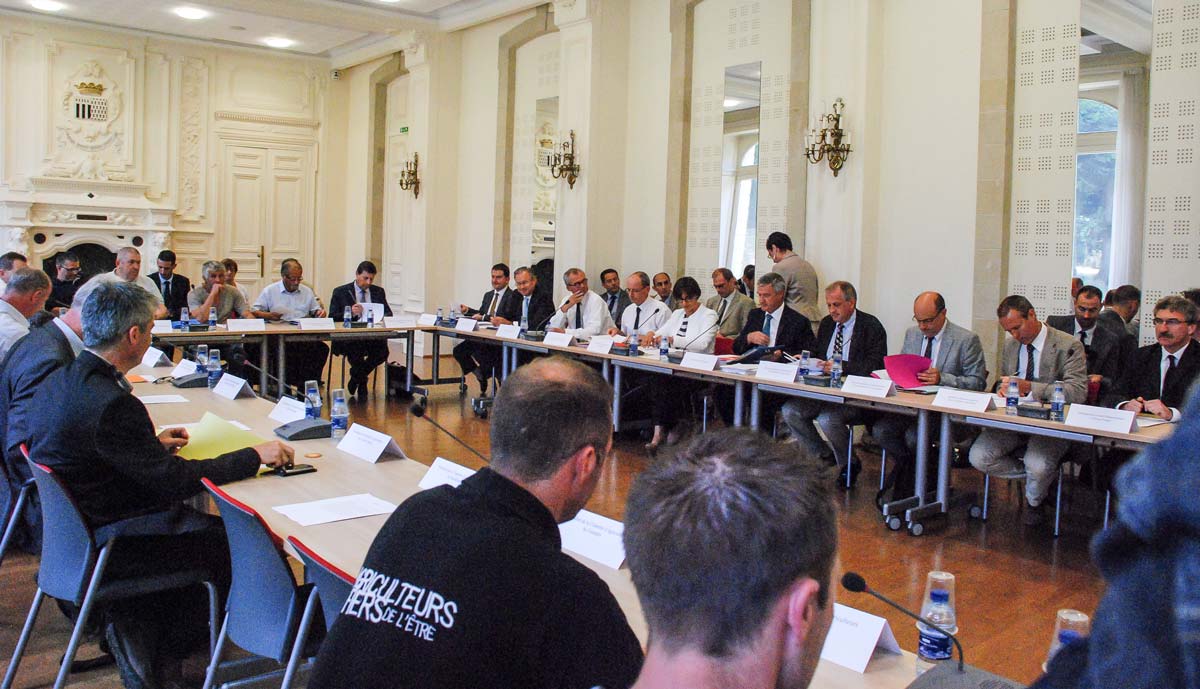 crise-agricole-conference-prefecture - Illustration De la reconnaissance par les prix