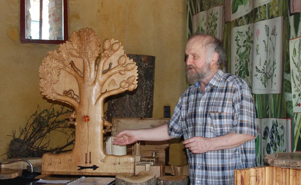 sculture-bois-paul-corbineau - Illustration Ses histoires sont sculptées dans le bois