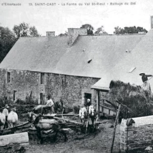 Battage dans une ferme de Saint-Cast (22) en 1917