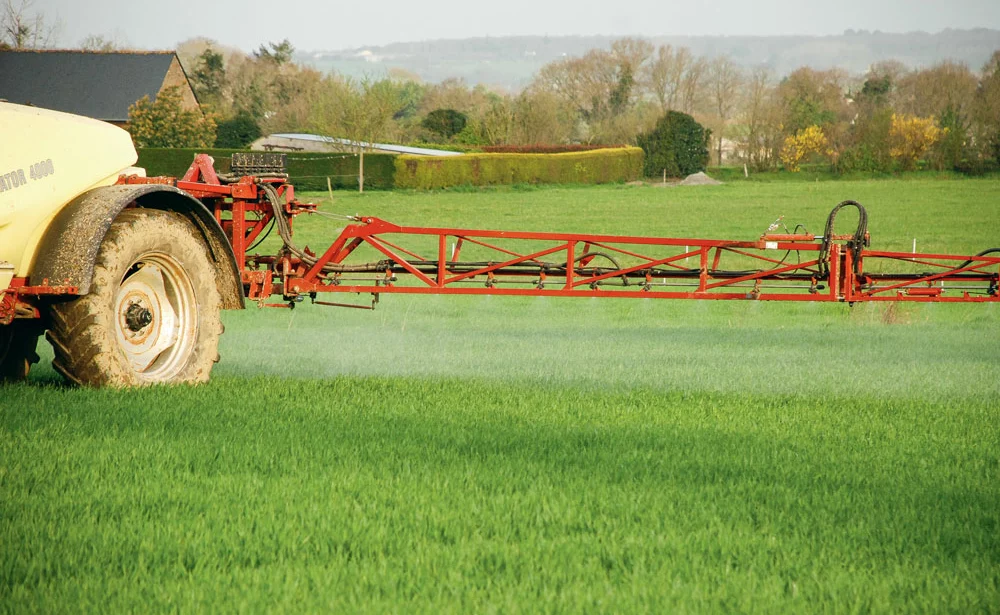 environnement-pesticides - Illustration Alternatives aux pesticides : le recul du Sénat sur les PNPP