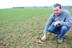 Jean-Luc Bougeard, avec l’appui de ses techniciens, choisit les itinéraires techniques les plus économes tout en gardant une efficacité acceptable