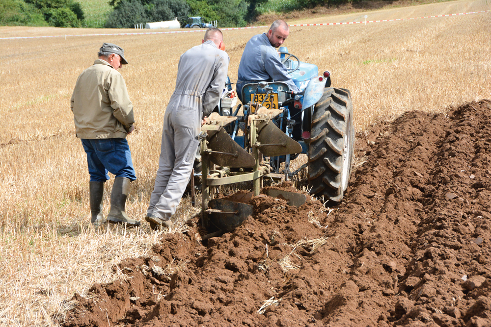 concours-labour-poullaouen - Illustration Cultivateur