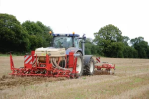 demonstration-materiel-implanter-couvert-vegetal-federation-departementale-cuma-finistere