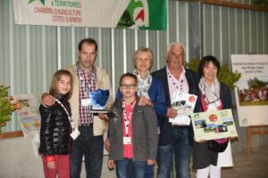 Isabelle et Christophe Beurel et leurs enfants Cécilia et Diégo, et Pascal et Chantal Fouré.  