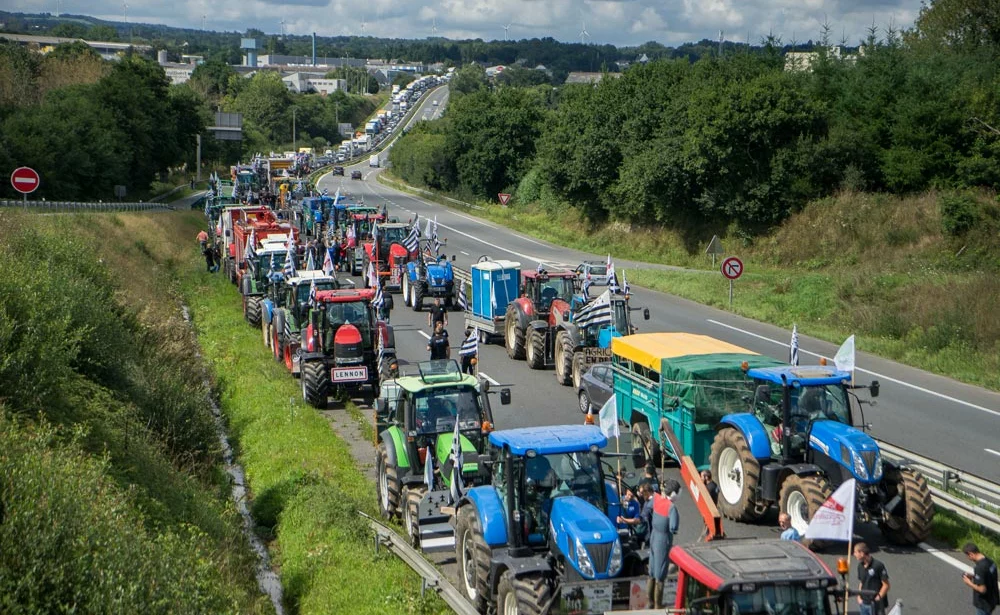manif-agricole-tracteur-3-aout-paris - Illustration Crise agricole : Rennes paralysé ce mercredi 17 février ?