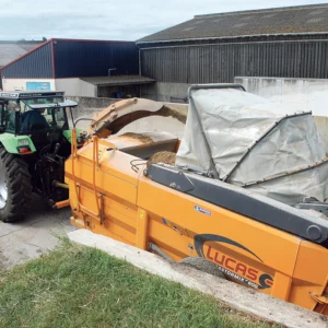 Le mélange par recyclage est réalisé au pied du silo