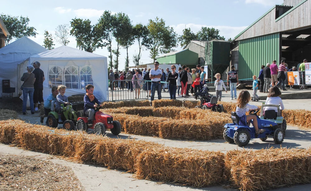 porte-ouverte-rencontre-ferme-montgermont-fdsea-jeune-agriculteur-ille-et-vilaine - Illustration Communiquer avec transparence vers le grand public