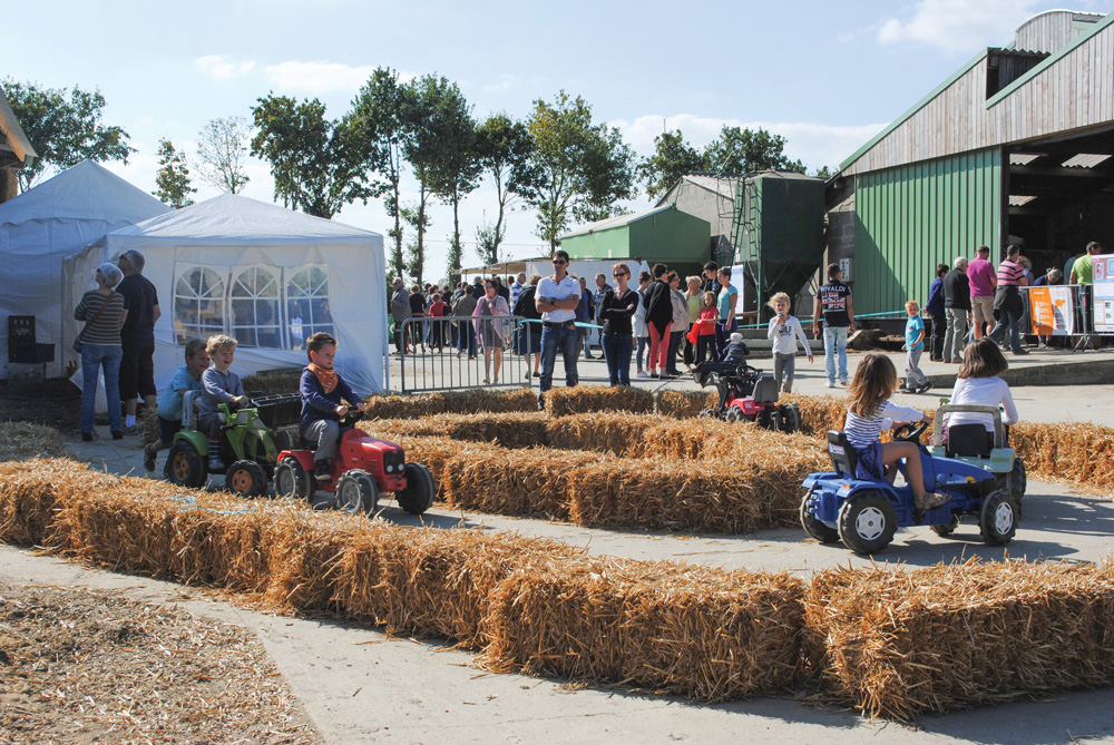 porte-ouverte-rencontre-ferme-montgermont-fdsea-jeune-agriculteur-ille-et-vilaine - Illustration Communiquer avec transparence vers le grand public