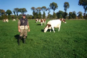 dominique-le-crom-lait-bio-trefle-mais-herbe-paturage