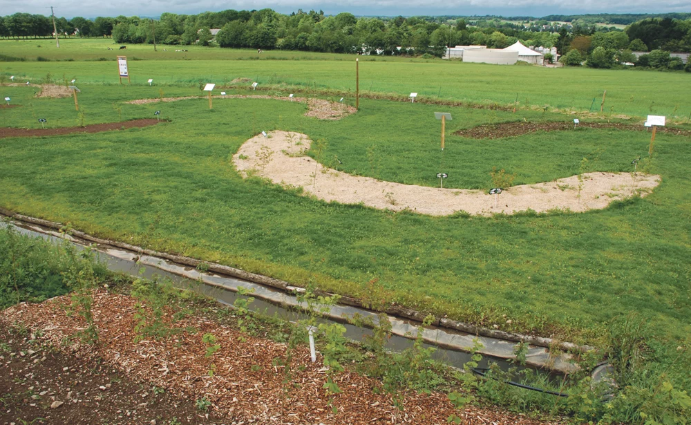 environnent-lycee-la-touche-grand-bassin-oust-syngenta-amenagement-parcellaire-exploitation-agricoles - Illustration L’eau et le paysage en valeur à l’entrée du lycée La Touche