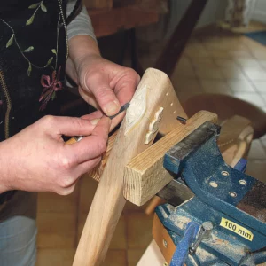 Chaque harpe est unique en fonction des essences de bois utilisées et de la présence ou non de décorations