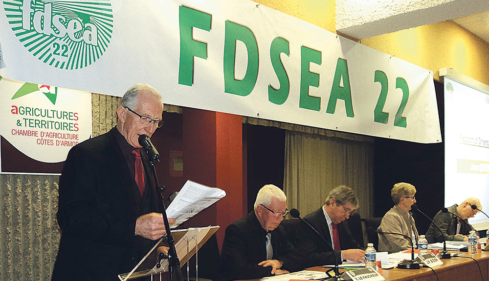 jean-paul-bizien-jean-quere-fdsea-22-assemblee-retraite-agricole - Illustration Des anciens dynamiques en attente de réforme de fond