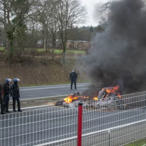 blocage-rn12-guingamp-93