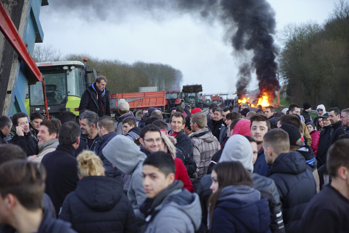 blocage-rn12-tramain-137 - Illustration Manifestation mercredi : journée noire sur les routes en Bretagne