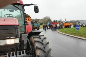 manifestation-crise-porc-eleveur-rn12-blocage-journee-noire-bretagne