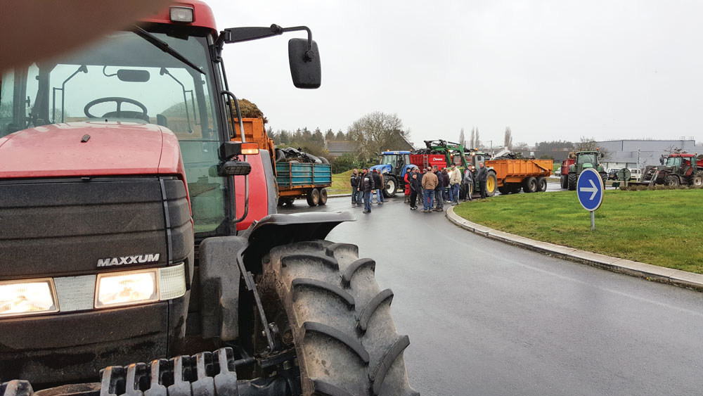 manifestation-crise-porc-eleveur-rn12-blocage-journee-noire-bretagne - Illustration Manifestations : le Préfet de Bretagne a commencé les comptes