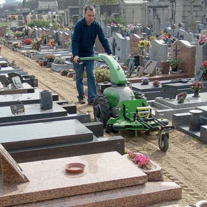 La Stabnet fait merveille dans les allées des cimetières