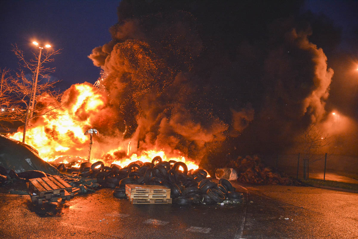 blocage-logistique-plateforme-lidl-ploumagoar09 - Illustration Les agriculteurs mettent la pression sur la grande distribution