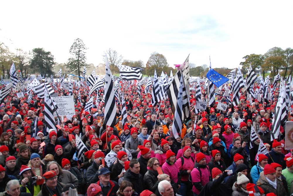 manifestation-bonnet-rouge-pacte-d-avenir-economie-environnement-ecotaxe - Illustration Un pacte pour tenter d’apaiser les Bretons