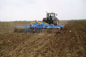 travail-sol-agronomie-dechaumeur-strip-till-decompactage-cuma