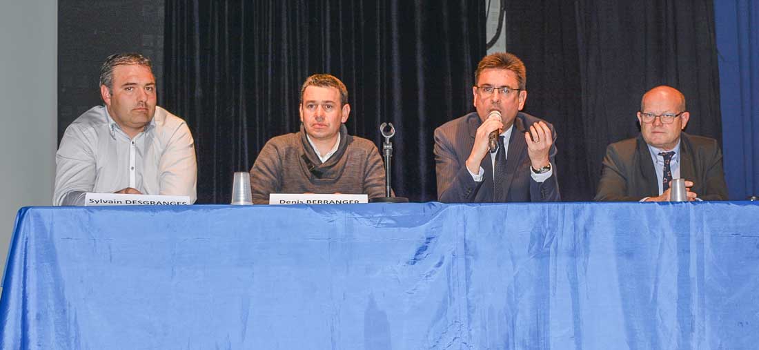 De gauche à droite : Sylvain Desgranges (vice-président de l’OP Cle-P&S Ouest), Denis Berranger (président), Daniel Chevreul (directeur des approvisionnements laitiers de Savencia) et Dominique Morelle (responsable de l’activité « Ingrédients »). - Illustration Une prime de 20 € en cas de baisse des volumes laitiers