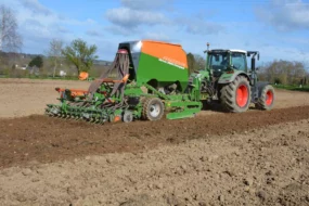 Le combiné de semis en 3 m lors de la démonstration à Ploërmel (56).