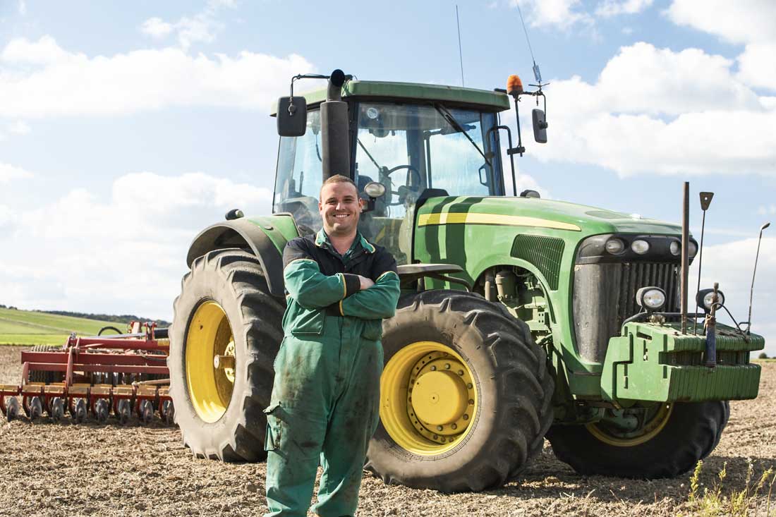 moagri-exp-115-095 - Illustration Louer ou acheter son tracteur ?