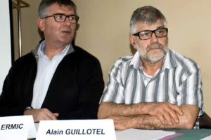 Éric Guillermic et Alain Guillotel, à l’assemblée générale de Celtalliance jeudi 31 mars à Saint-Caradec (22).
