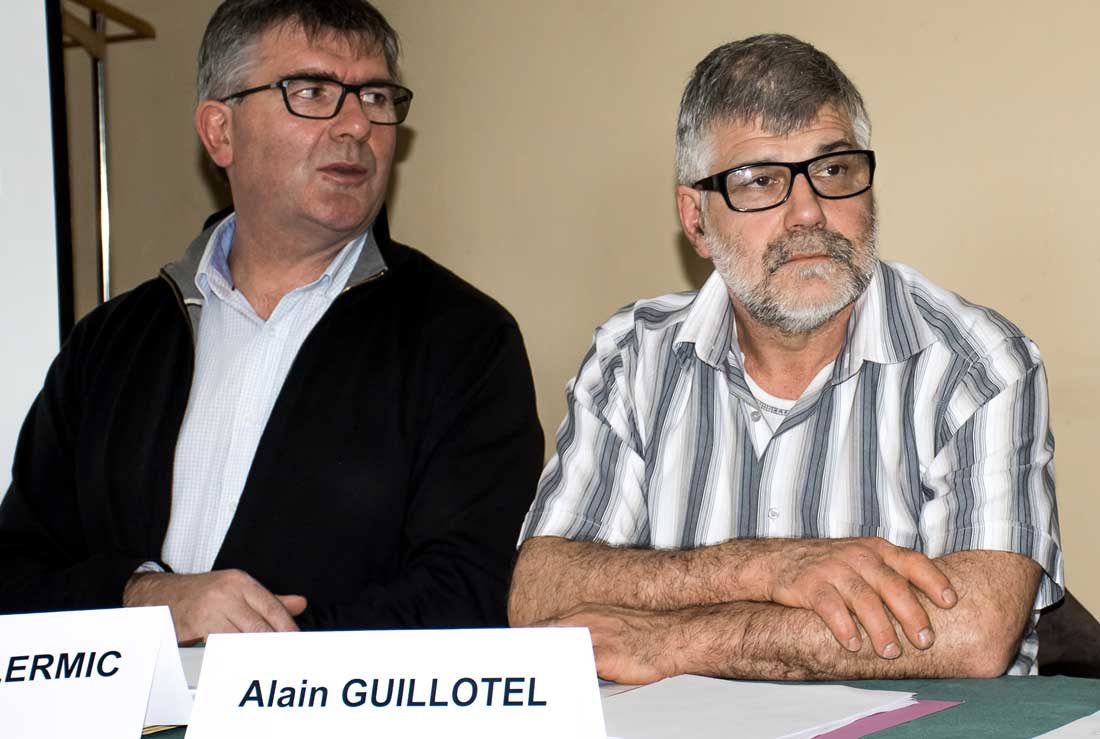 Éric Guillermic et Alain Guillotel, à l’assemblée générale de Celtalliance jeudi 31 mars à Saint-Caradec (22). - Illustration Lapin : des performances stables et des pistes à explorer