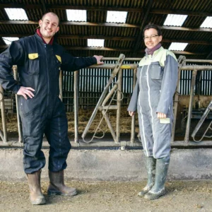 Jérôme Le Febvrier, directeur commercial agricole Émily et Catherine Bier, éleveuse.