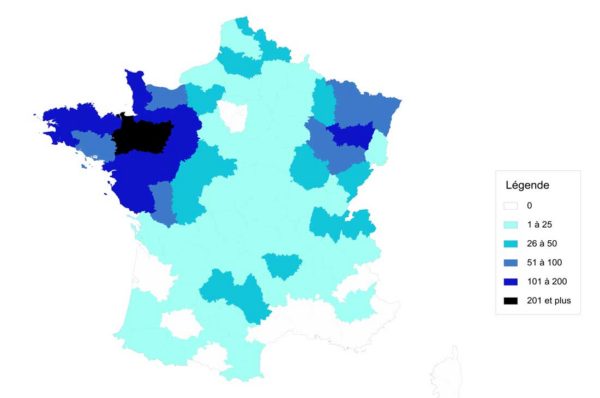 Répartition du nombre de robots de traite sur le territoire français en 2015. (Source Idele)