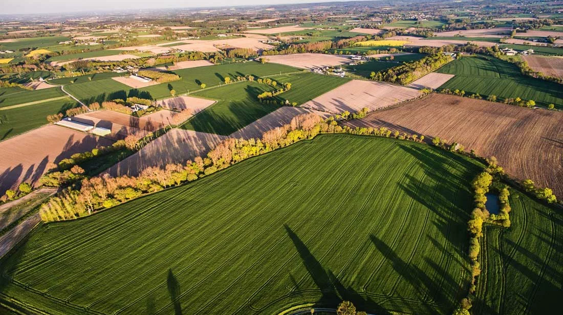 drone-champs - Illustration Fiscalité agricole : le gouvernement va préparer en 2018 “une refonte complète”