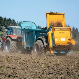 L’épandeur Rolland avec table d’épandage a travaillé sur 18 m de largeur.