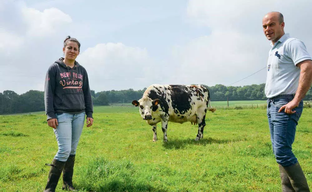 Amandine Le Bras, salariée et Stéphane Hirrien ouvriront les portes de la ferme le 23 juin prochain. - Illustration Innov’Action : produire du lait, simplement