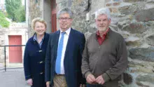 Anne-Françoise Trébéden, Yves Avril et Pierre Tanguy, bénévoles.