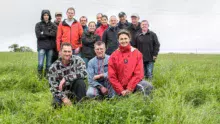 Les associés, Jacques et Isabelle Conan autour de Dominique Durfort, et les agriculteurs de leur groupe technique Cédapa, proposeront des tours d’herbe et des ateliers de réflexion (MAEC, aménagement parcellaire, alimentation…) lors de la porte ouverte.