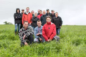 Les associés, Jacques et Isabelle Conan autour de Dominique Durfort, et les agriculteurs de leur groupe technique Cédapa, proposeront des tours d’herbe et des ateliers de réflexion (MAEC, aménagement parcellaire, alimentation…) lors de la porte ouverte.