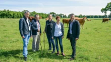 Yves-Marie Beaudet, vice-président d’Agriculteurs de Bretagne ; Didier, Josiane et Adeline Yon, éleveurs de Limousines ; Gilles Bars, membre du conseil d’administration d’Agriculteurs de Bretagne.