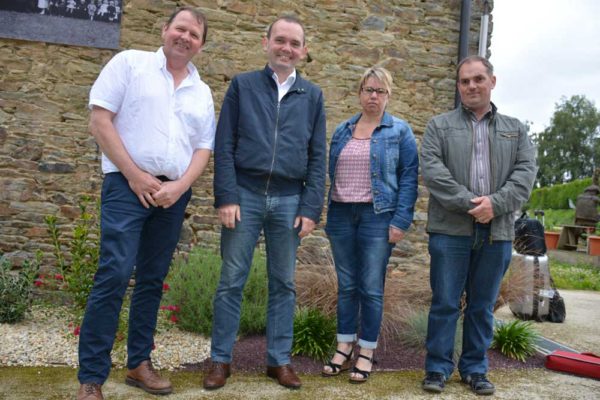 Pascal Mancel, président de l’AELB ; Christophe Fourgeaud, conseiller en communication ; Isabelle Audouin, éleveuse en Mayenne et Guénaël Sudrat, éleveur dans le Morbihan.