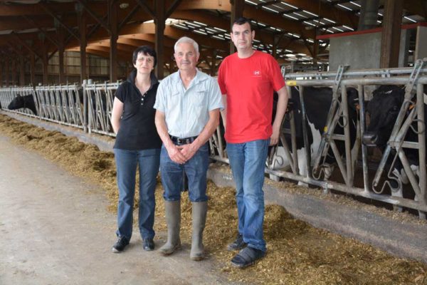 Françoise et Jean-Paul Bichon, et leur fils Arnaud, produisent 1,3 million de litres de lait.