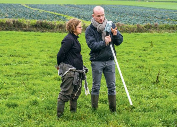 Le Grassmaster est le bâton de pèlerin de l’herbager capable d’évaluer à la fois la densité du mélange prairial en plus de la hauteur de fourrage.