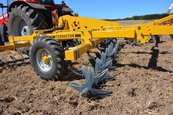 Le Claydon Terrastar pour déchaumer à la bêche roulante | Journal ...