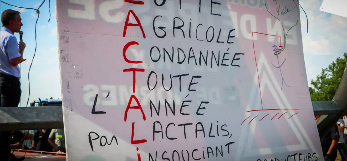 lactalis-manifestation-laval - Illustration #tousalaval : 600 producteurs devant Lactalis ce 24 août