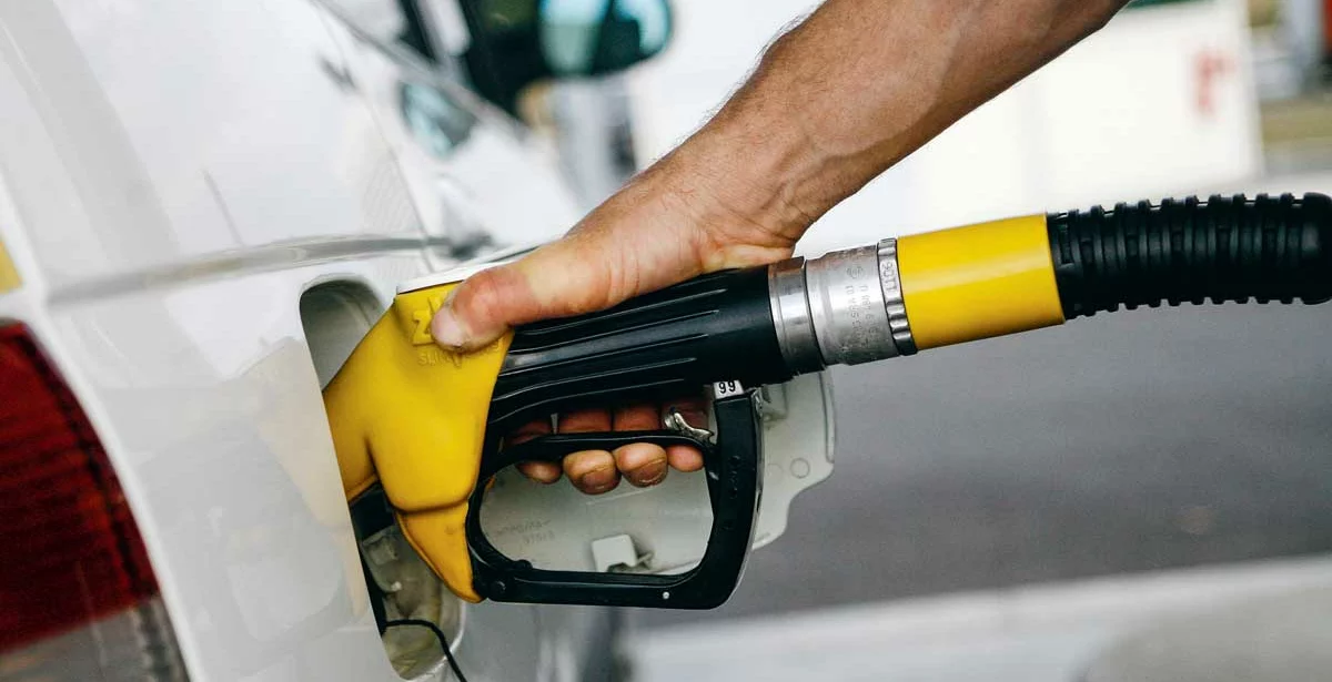 pompe-essence-gasoil - Illustration Quelle fiscalité pour les véhicules de l’exploitation ?