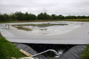 Un système de pompage permet un mélange de 25 à 40 % d’eau de pluie avec de l’eau de forage.