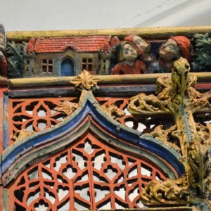 Paysans devant un manoir, sculptés sur la main courante de la tribune.